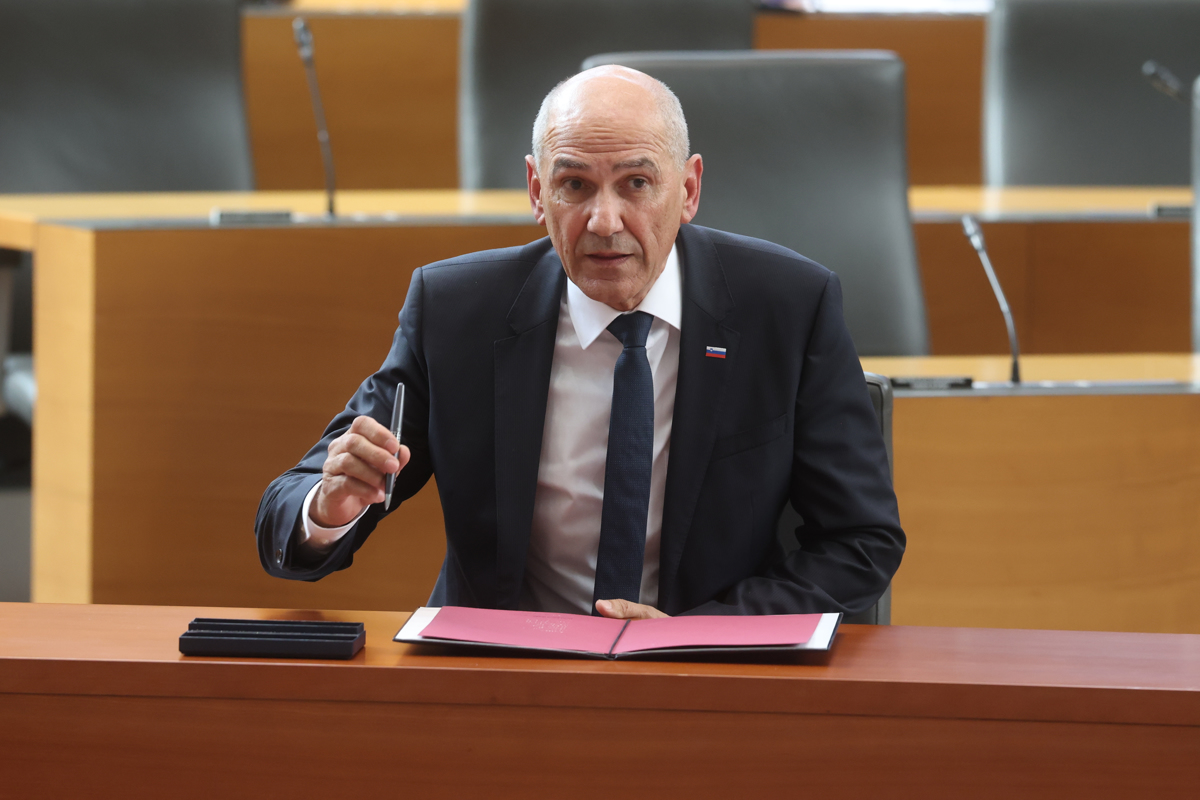 Janez Janša je četrtič postal predsednik vlade. 
