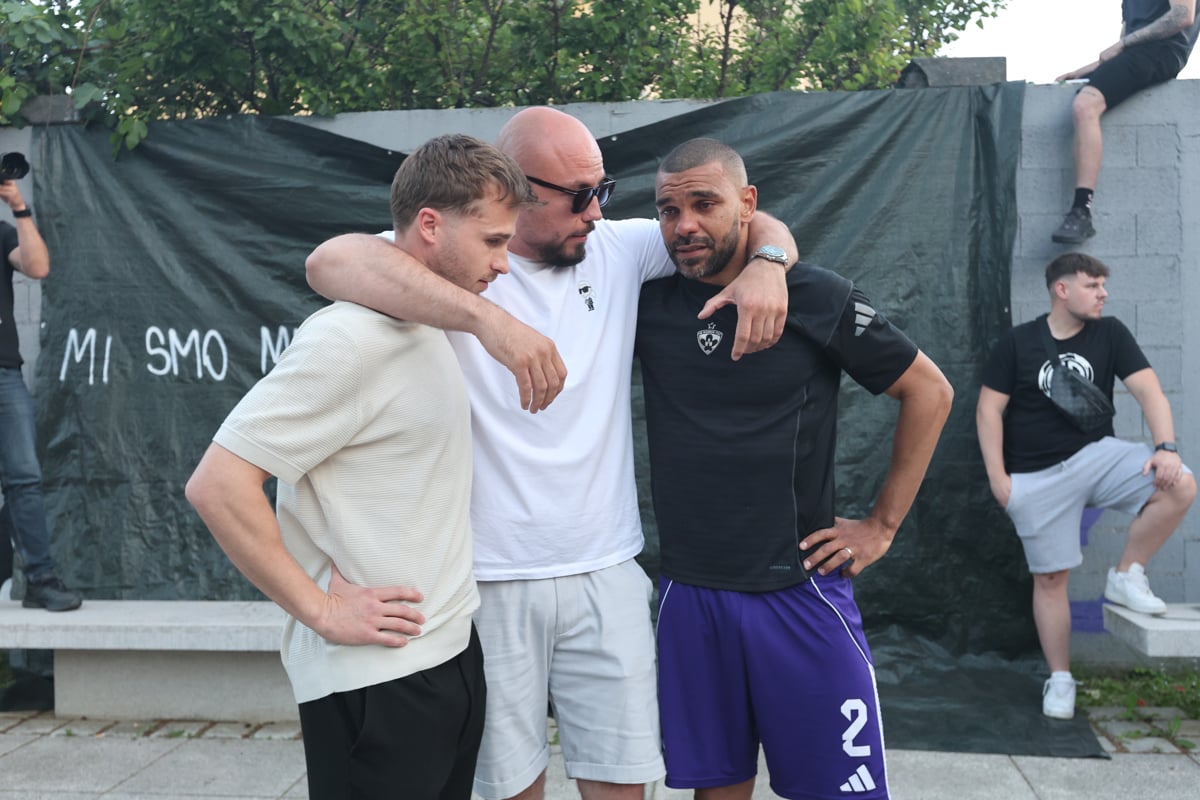 (FOTO) Mural, bakle, objemi ... Kako so se navijači Maribora poslovili od Hilala Soudanija in Jana Repasa