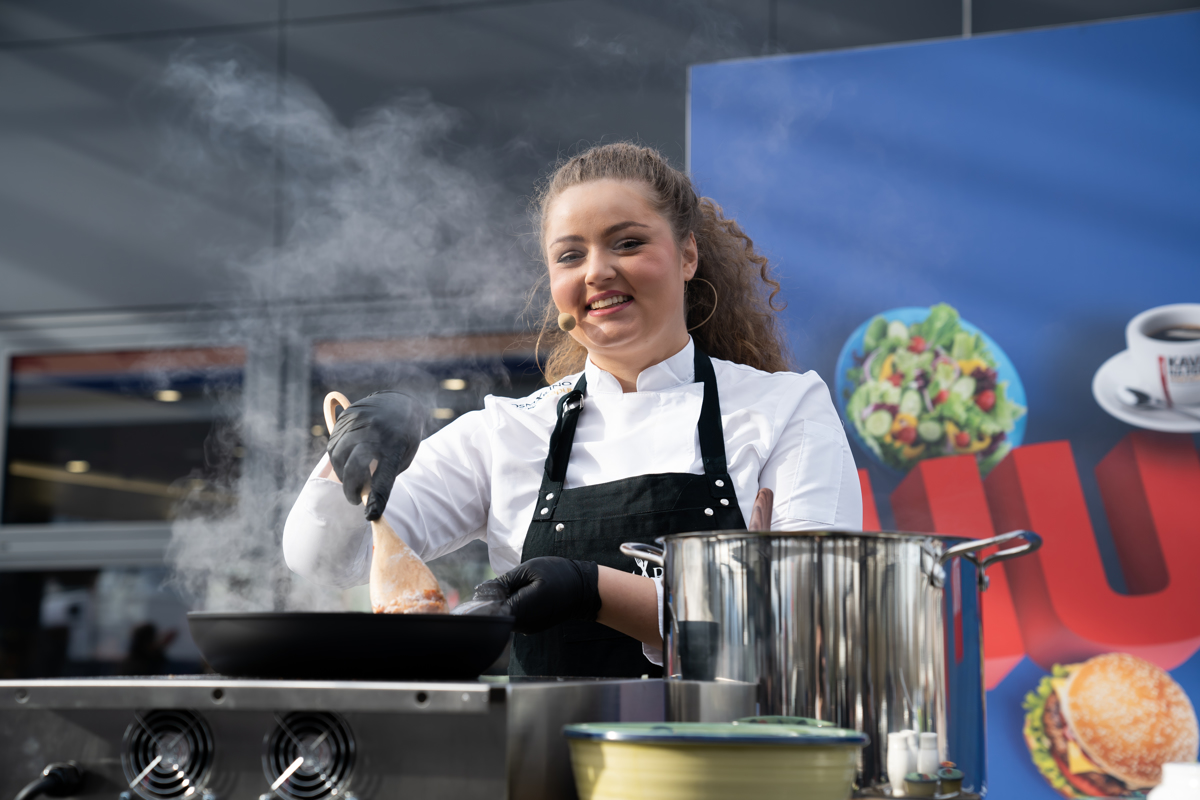 (FOTO) Se je še spomnite? Zala je nekoč zmagala v MasterChefu, danes piše novo zgodbo
