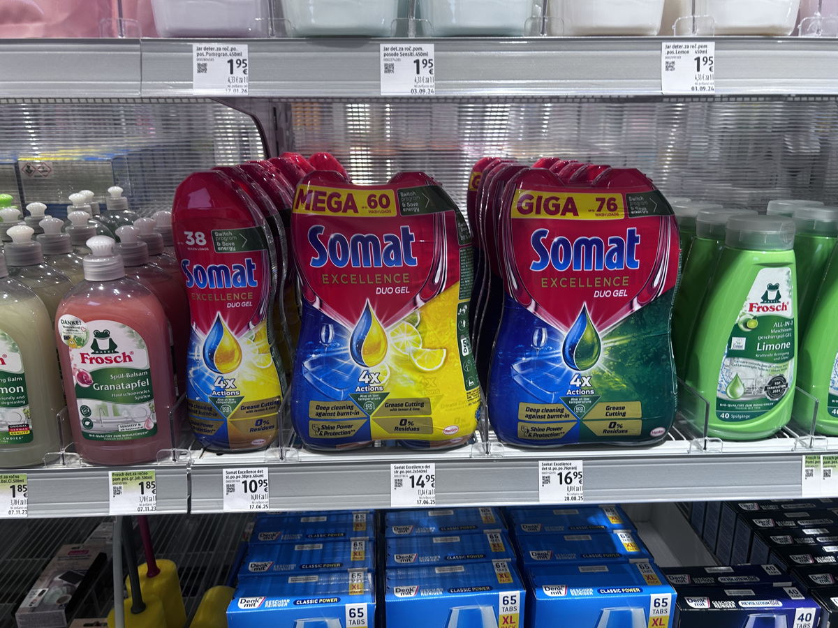 (FOTO) Kako je to mogoče? Primerjali smo cene dveh slovenskih trgovcev in razlike so neverjetne