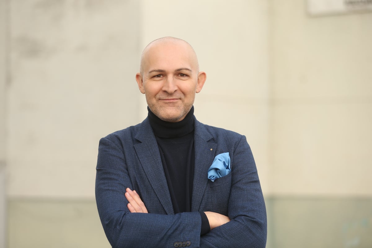 (FOTO) Veliki ljubitelj Azije: Janšev bodoči šolski minister je poročen s simpatično Tajko