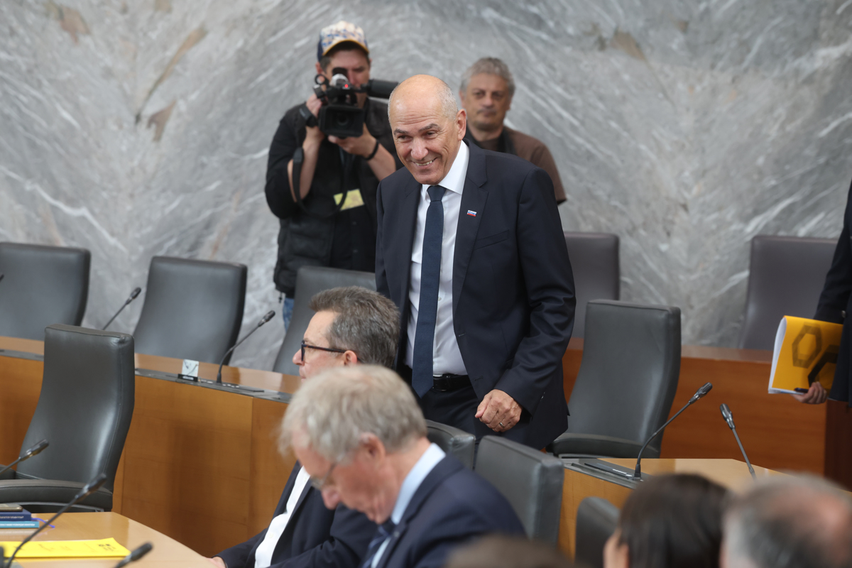 Janez Janša delil zapis sindikata Fides, ki se je v času Golobove vlade odločil za stavko