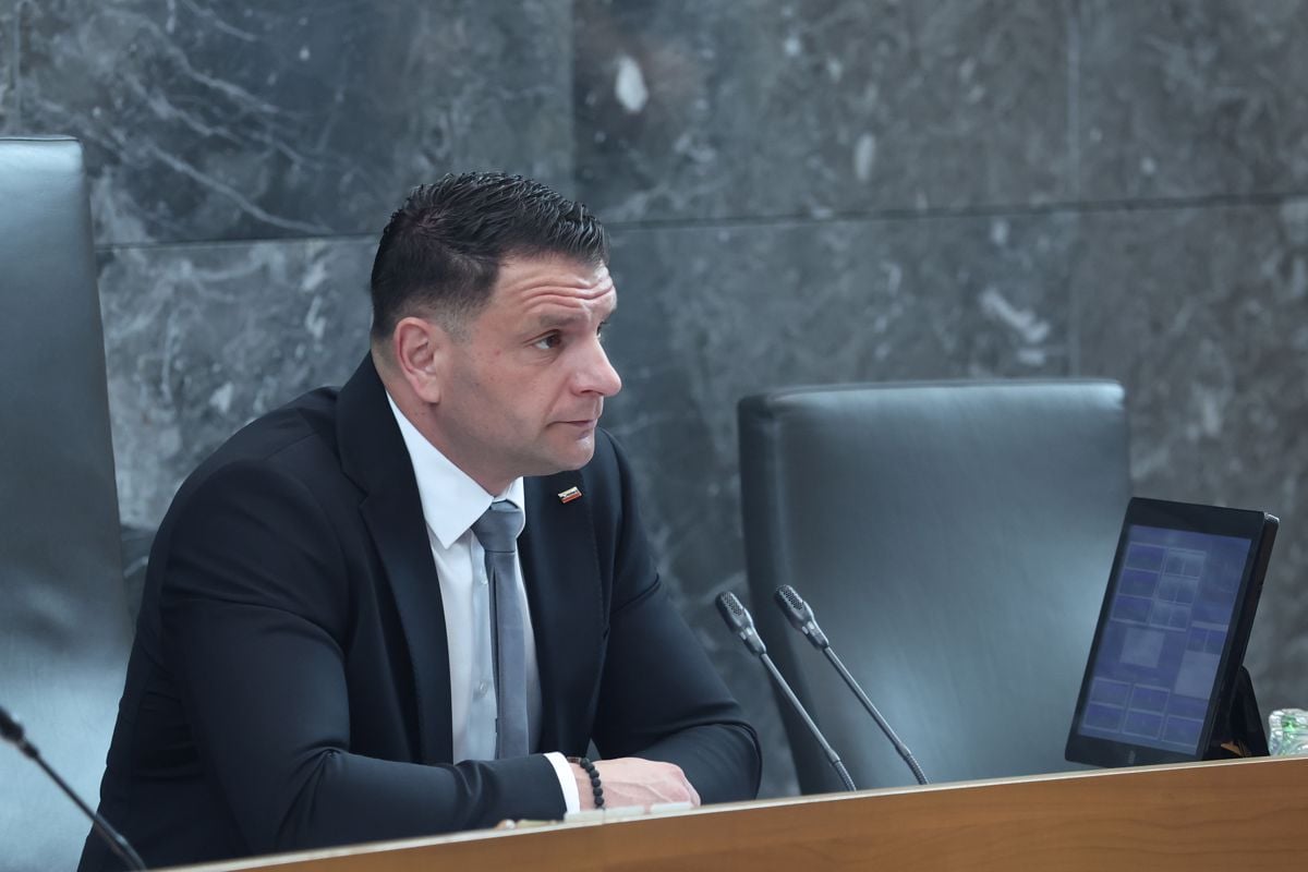 Ob potrjevanju Janševe vlade zaplet. Poslanki Svobode zahtevali opravičilo od Stevanovića: "Čutimo se prizadete"