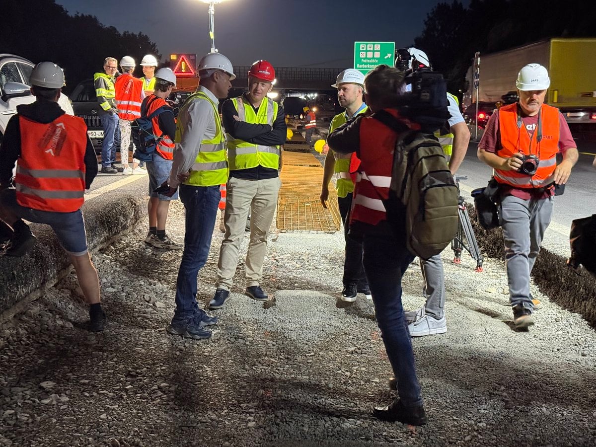 (FOTO) Vrtovec v nočni izmeni: Ogledal si je začetek nočnega dela na primorski avtocesti