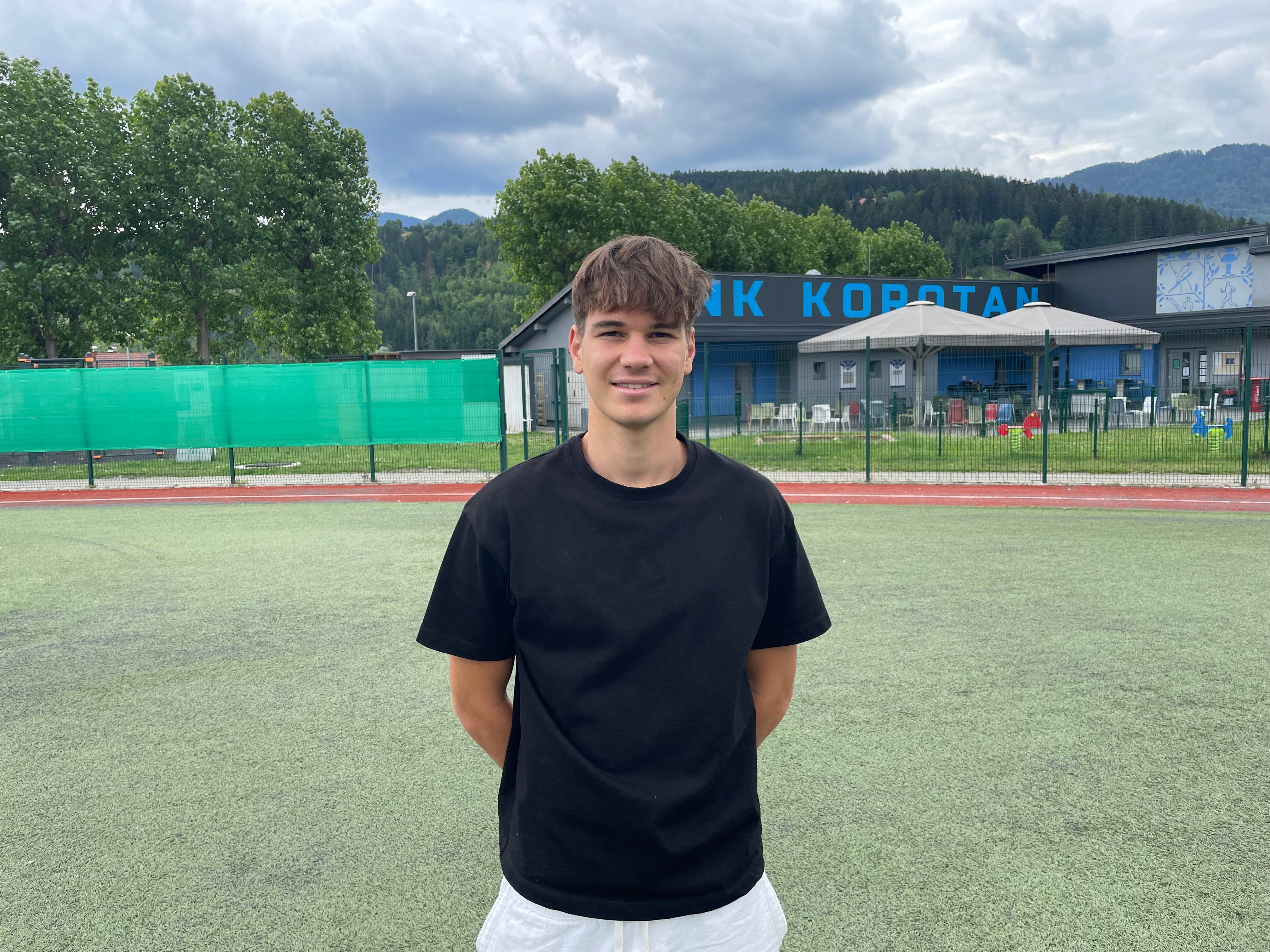 Luka Topalović: "Ko se malo odpre prostor, lahko začnem podajati žoge v globino hitrim igralcem, kar je Diouf izkoristil, vseeno je to serie A." 